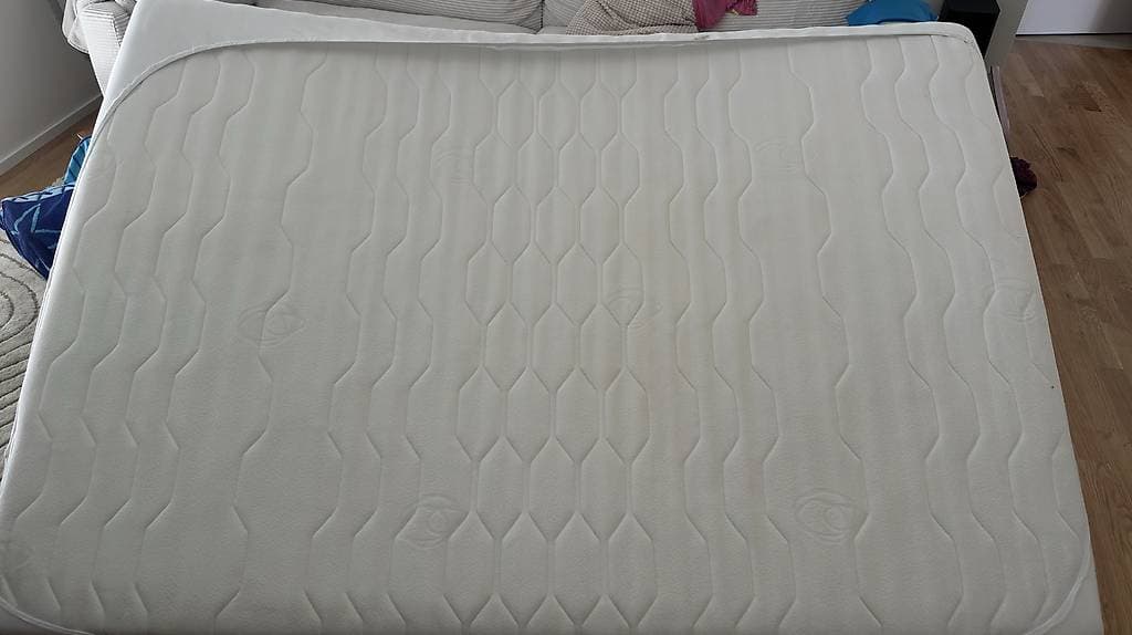 Matratze 140cm Breite zu verschenken