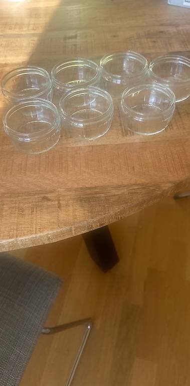 7 kleine Schalen aus Glas