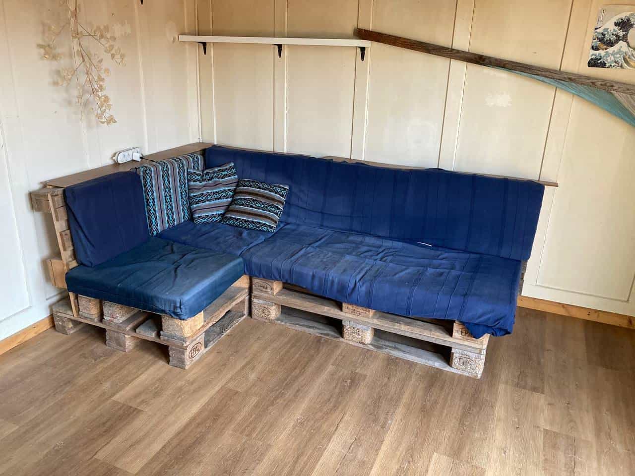 Outdoor Paletten-Sofa blau