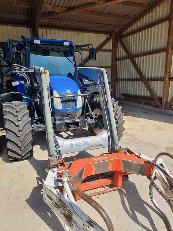 Tracteur New Holland avec frontal