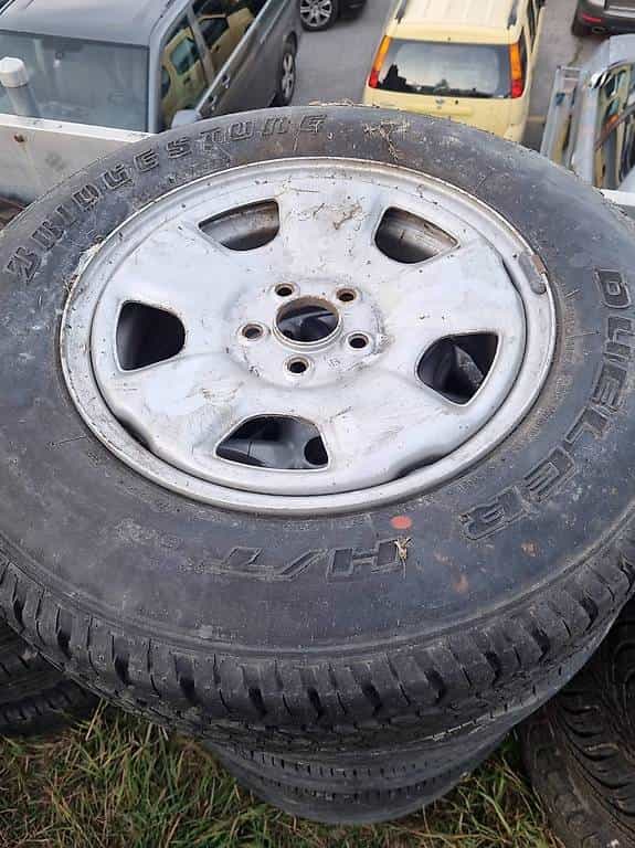 1 roue de secours 15" subaru forester