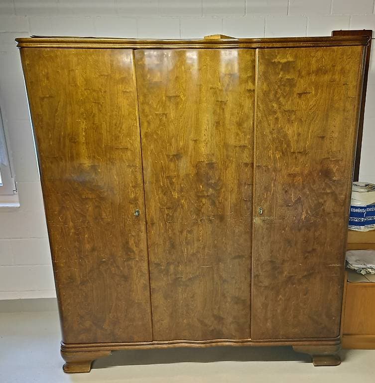 Antiker 3-türiger Kleiderschrank aus massivem Holz