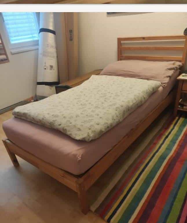 Bett aus Holz