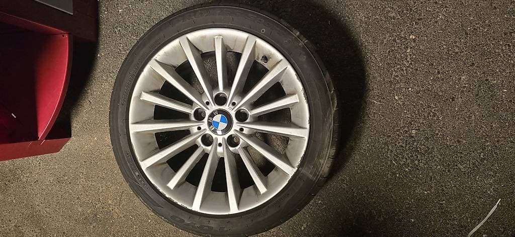 A DONNER PNEUS ETE MONTES SUR JANTES BMW 330