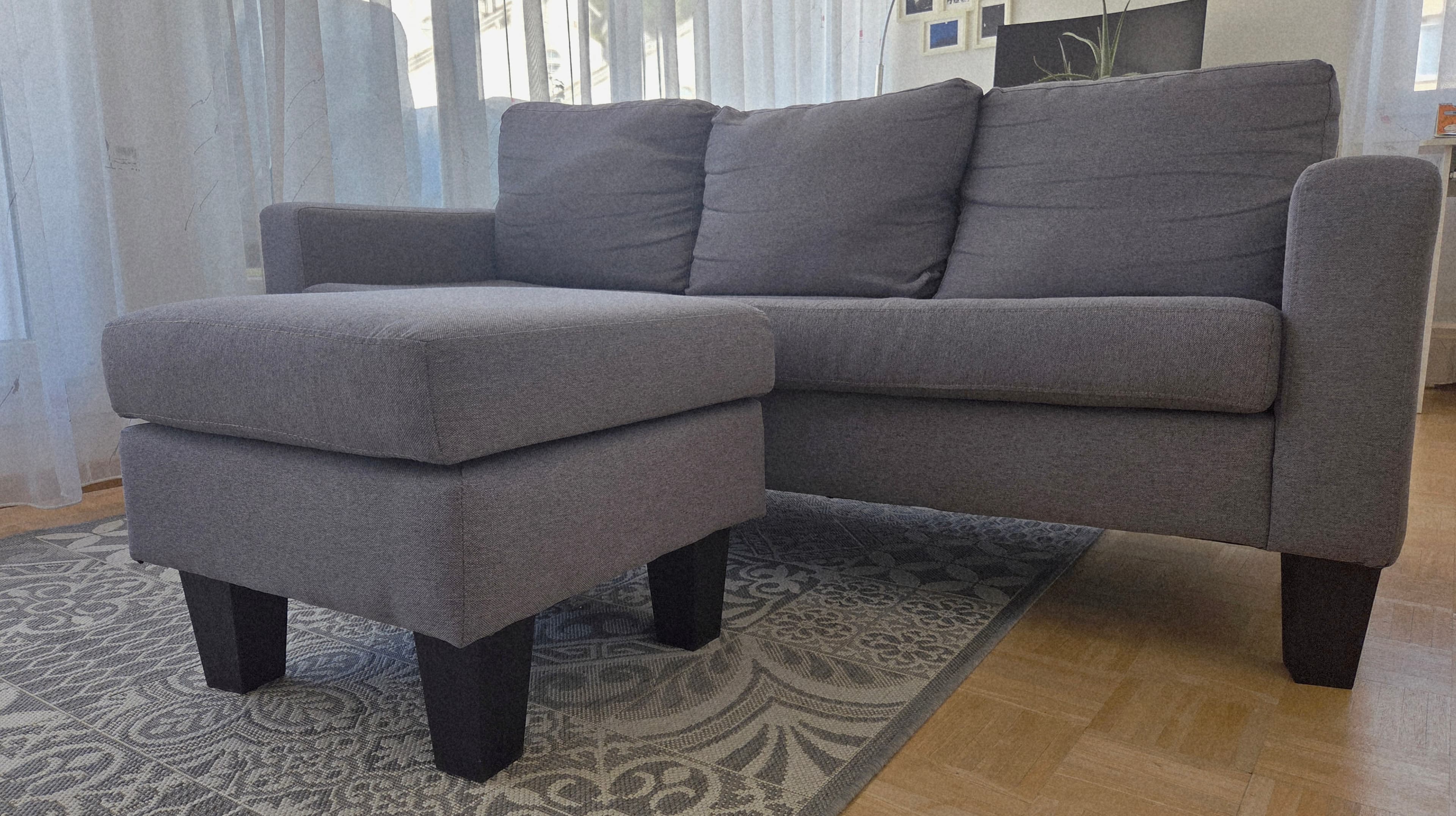 3er Sofa in Grau, plus Hocker