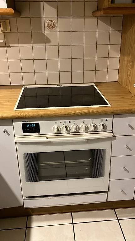A donner four bosch + plaque vitro bosch fonctionnels