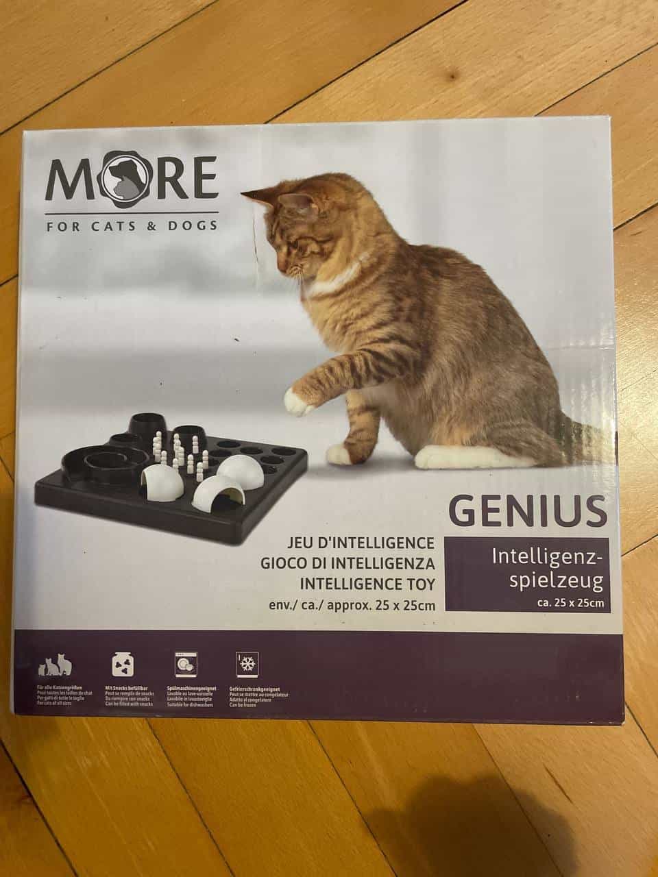 Katzenfutter und Spielzeug