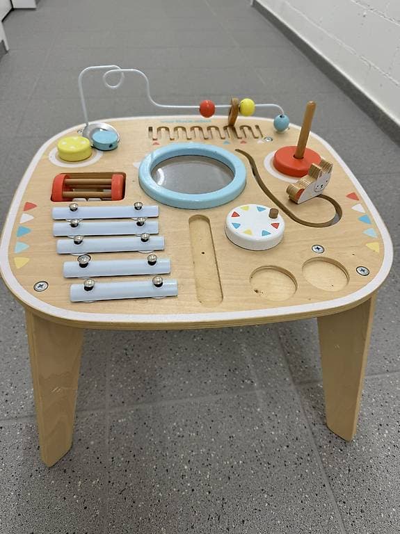 Spieltisch gratis abzugeben