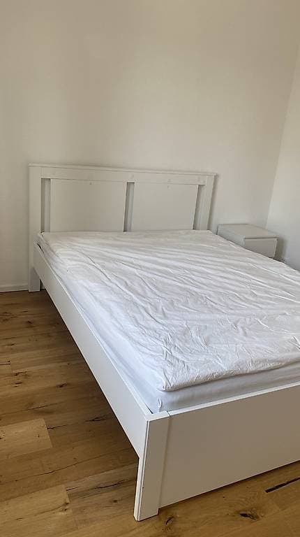 Bett 140*200 und Matratze