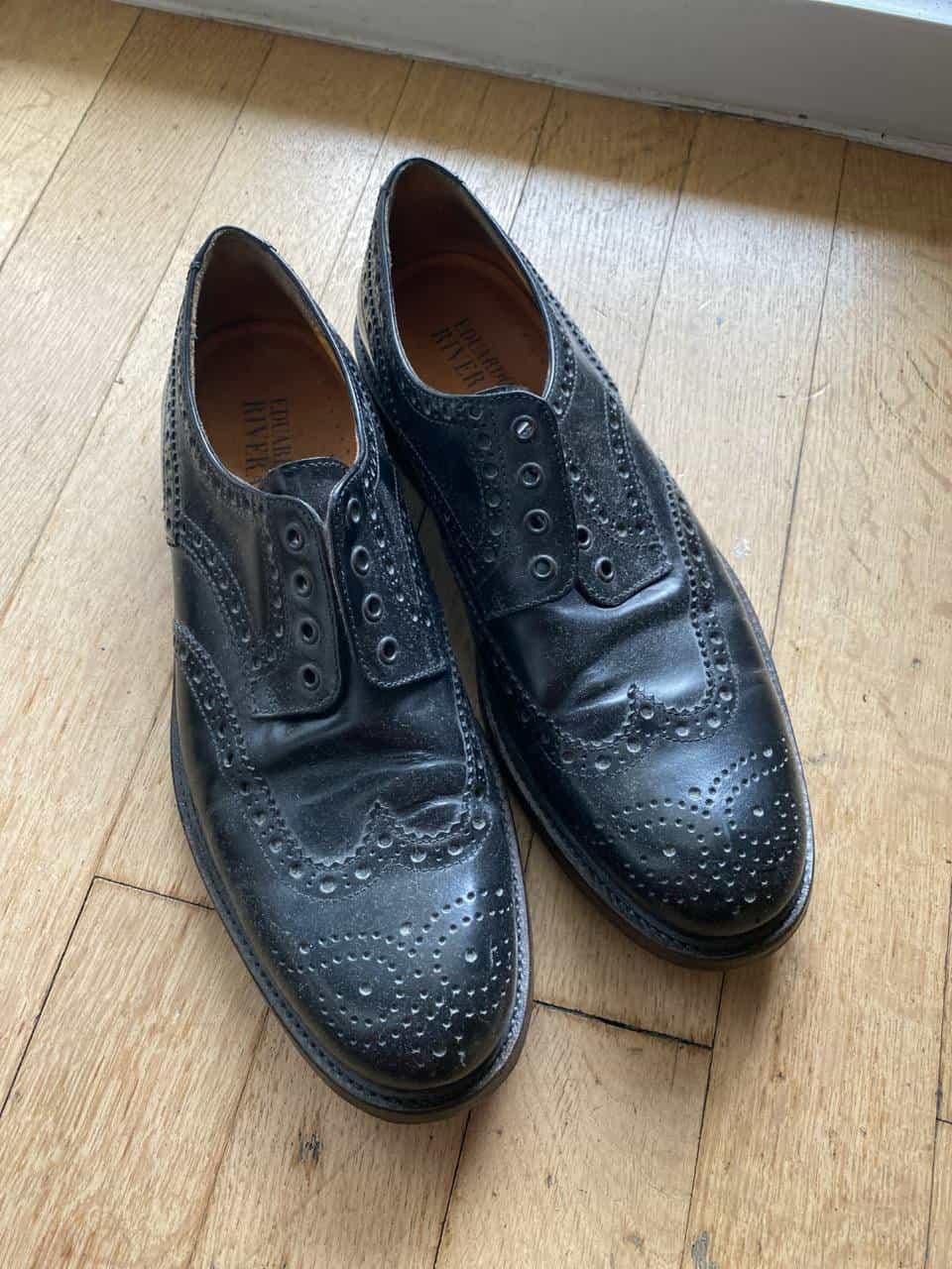 Derby-Schuhe mit Lochmuster