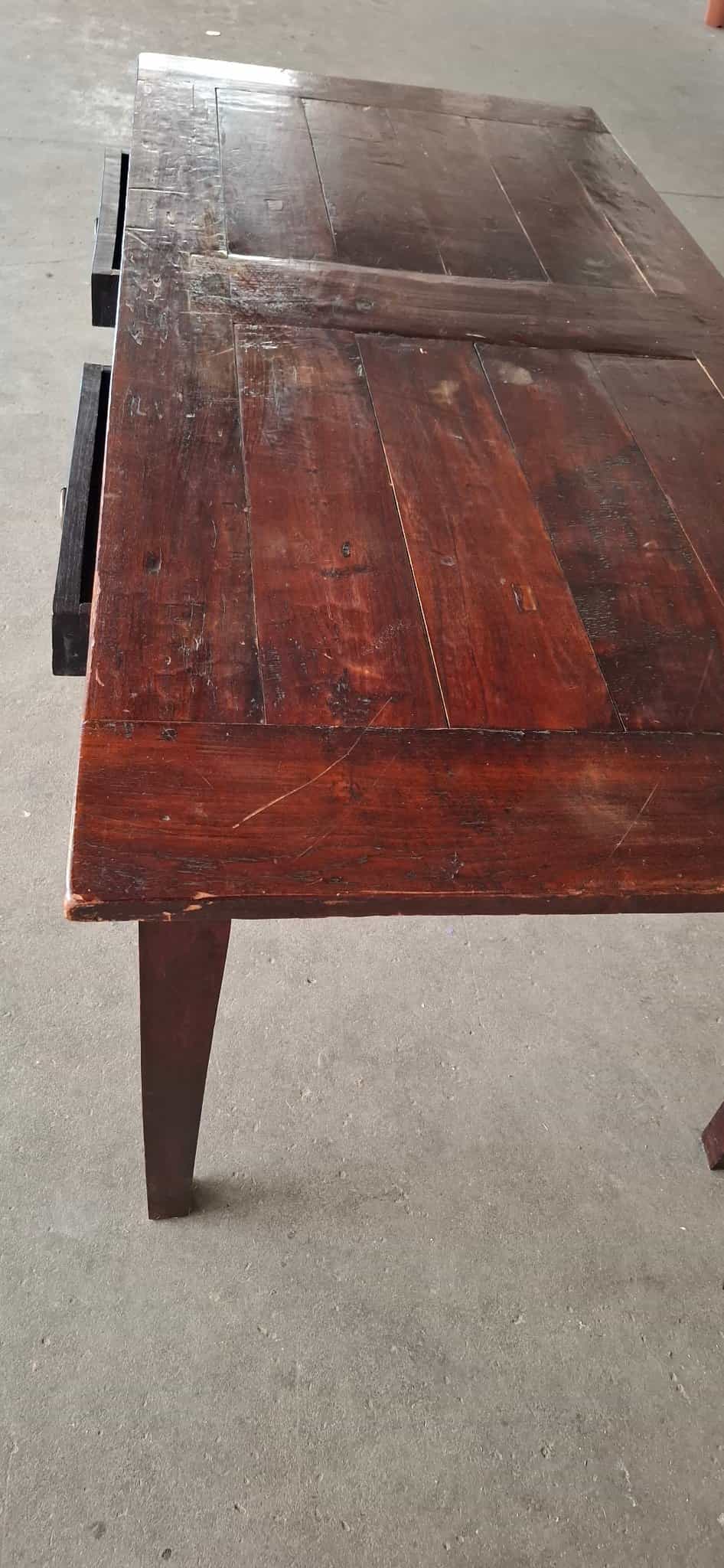 Holztisch braun, Vierkantbeine