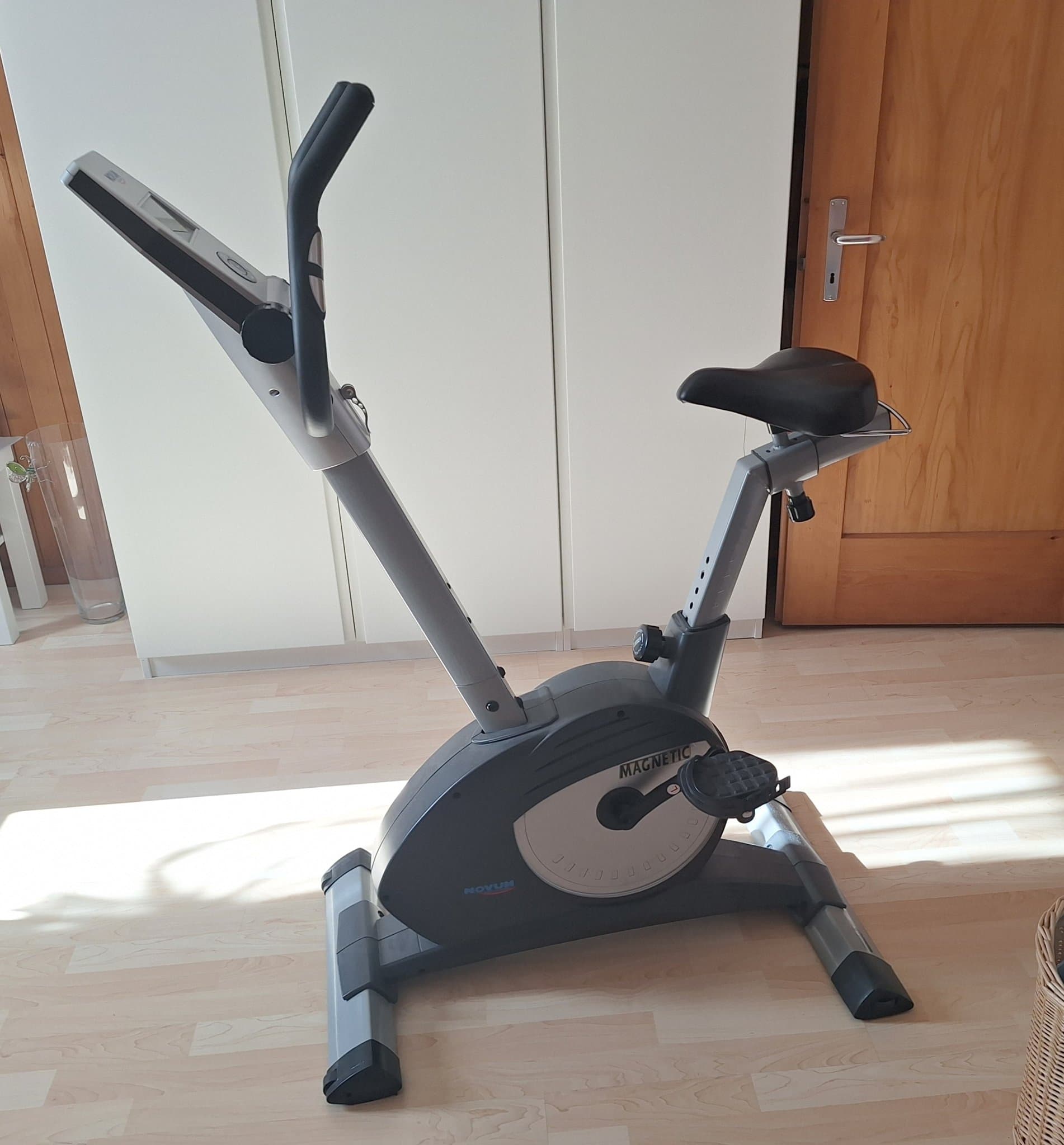 Ergometer Novum Magnetic, grau/schwarz