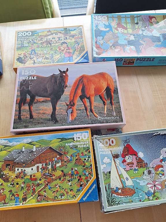Diverse Puzzle und Kinderspiele