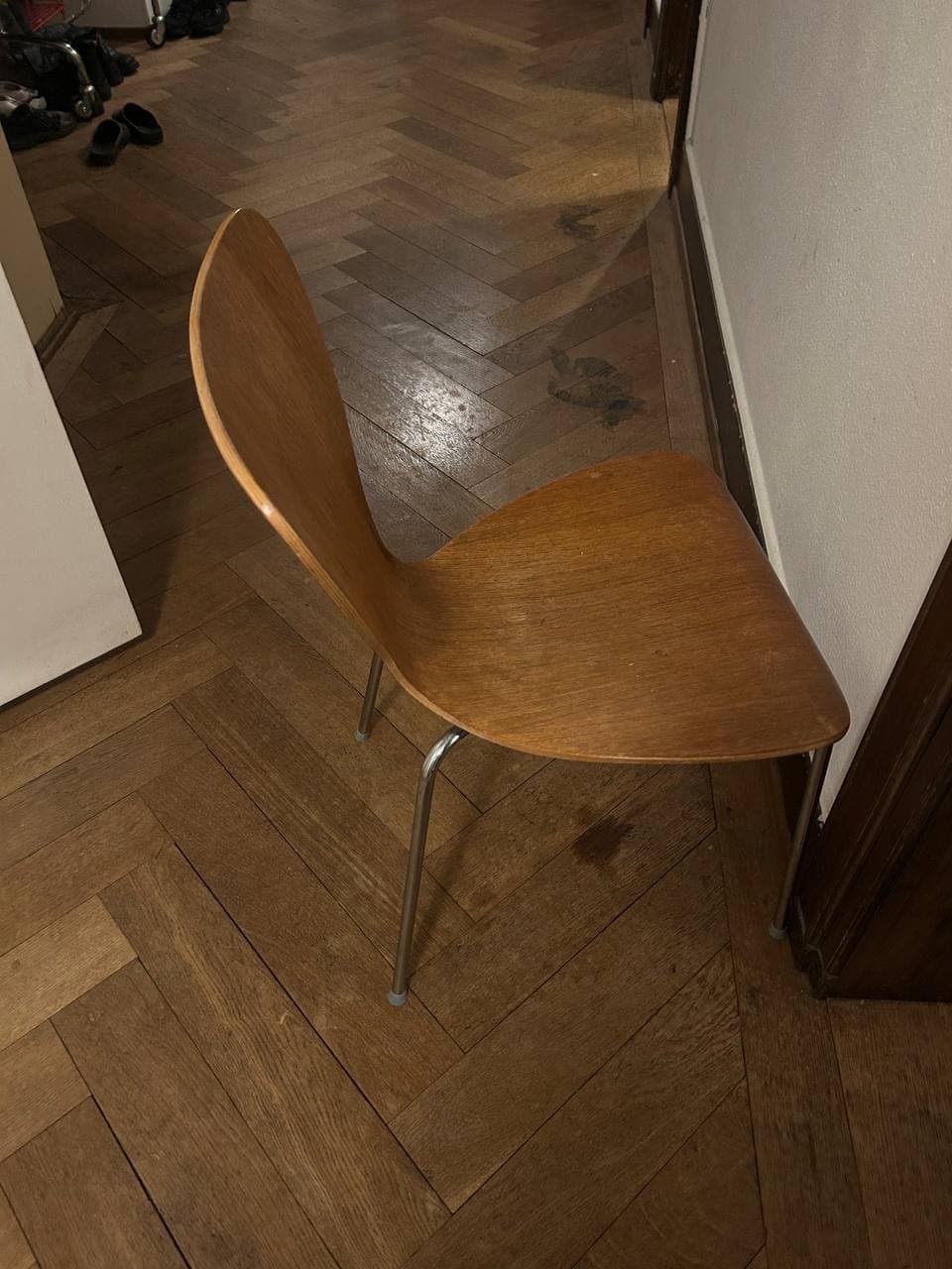 Zwei Holzstühle zum Restaurieren