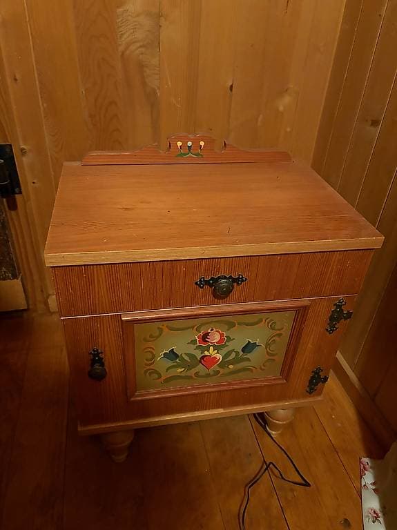 Kleinmöbel / Nachttisch