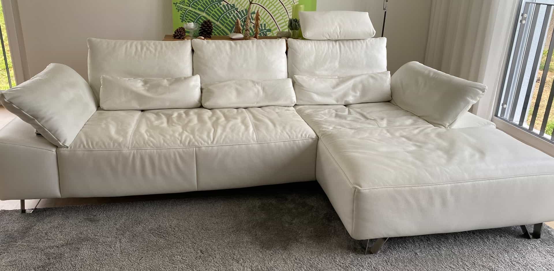 Ecksofa, weisses Leder, mit Kopfstützen