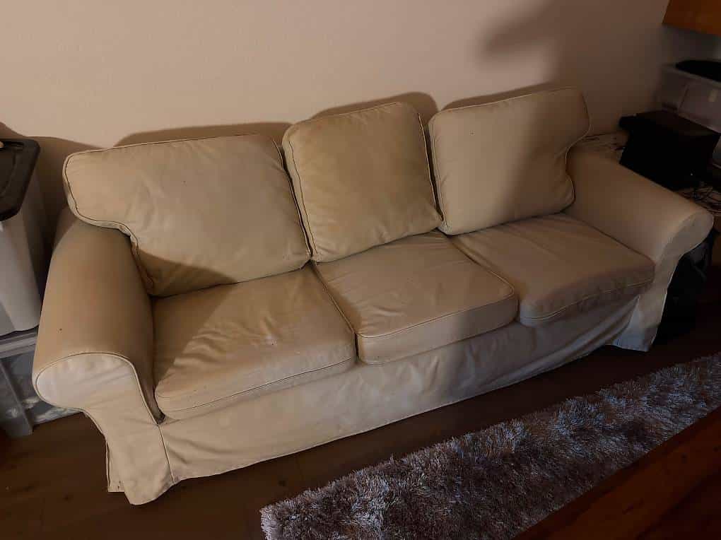 À donner: canapé 3 places + 2 fauteuils et repose pieds