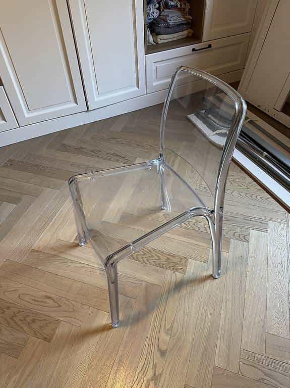 Chaise design transparente