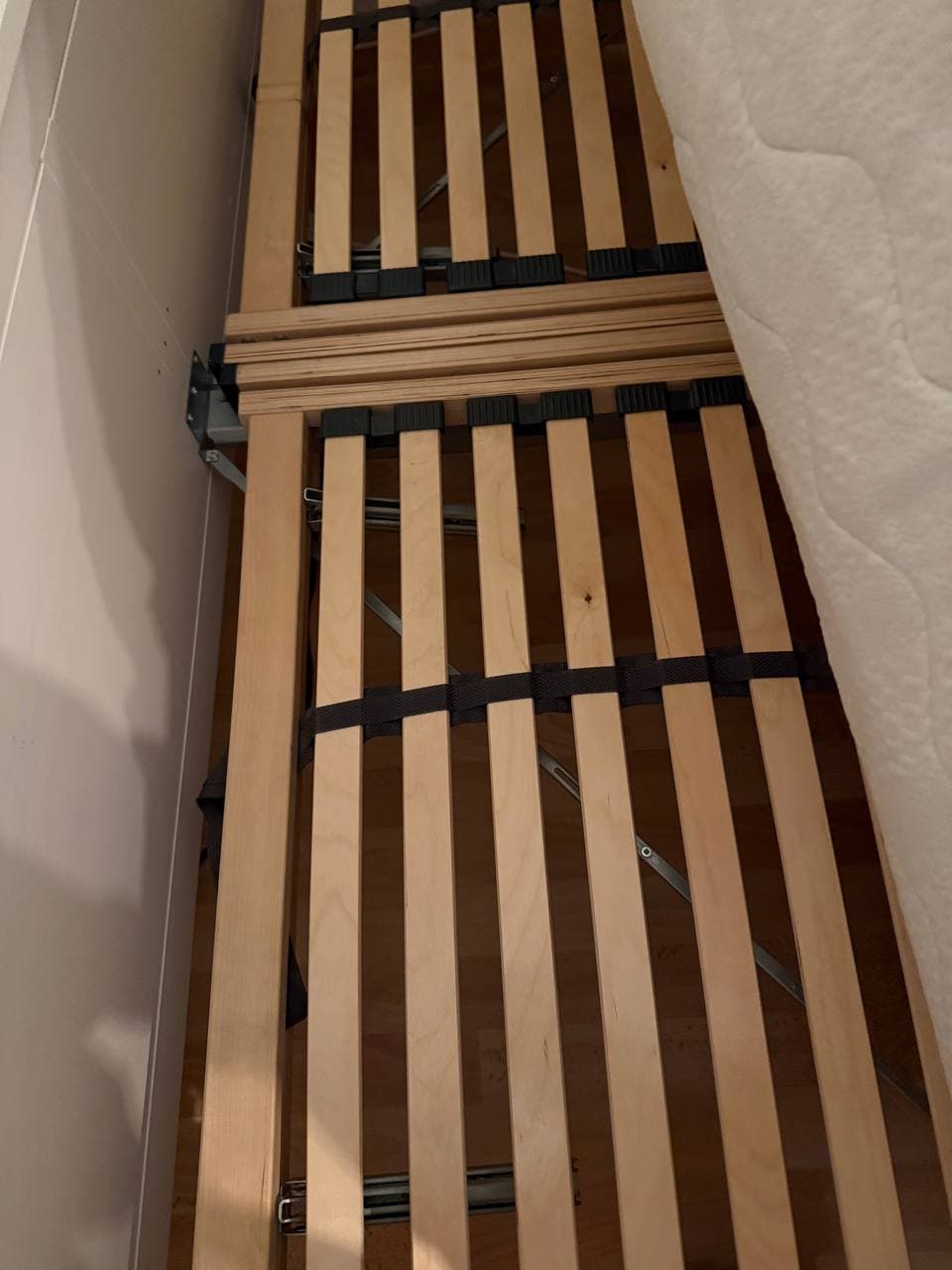 Bett 160x200 mit Matratze und Lattenroste