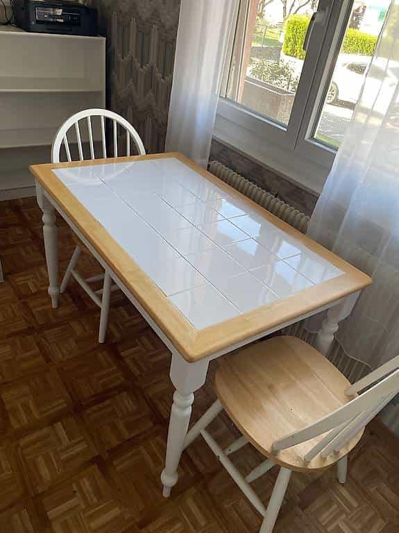 À donner 1 table avec 4 chaises