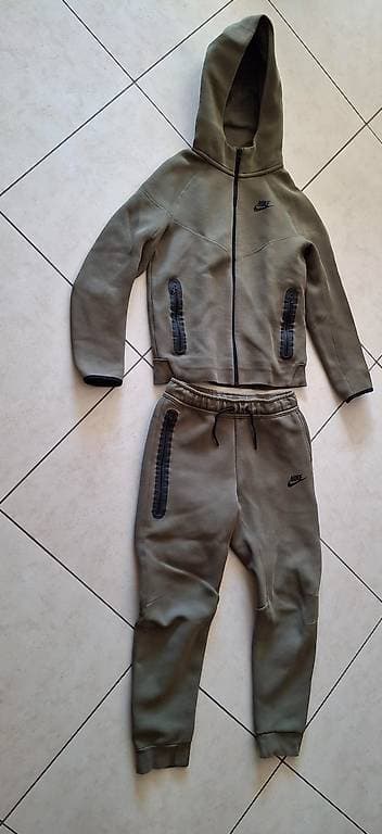 Ensemble Nike Tech en excellent état à céder