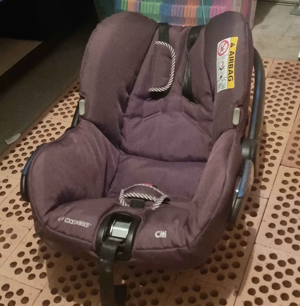 Babyartikel GRATIS Maxicosi und vieles mehr/nur zusammen abzugeben