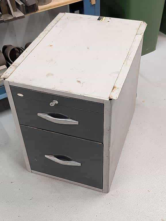 Meuble métallique à tiroirs