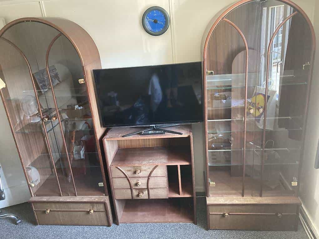 Vitrinenschrank zu verschenken :)