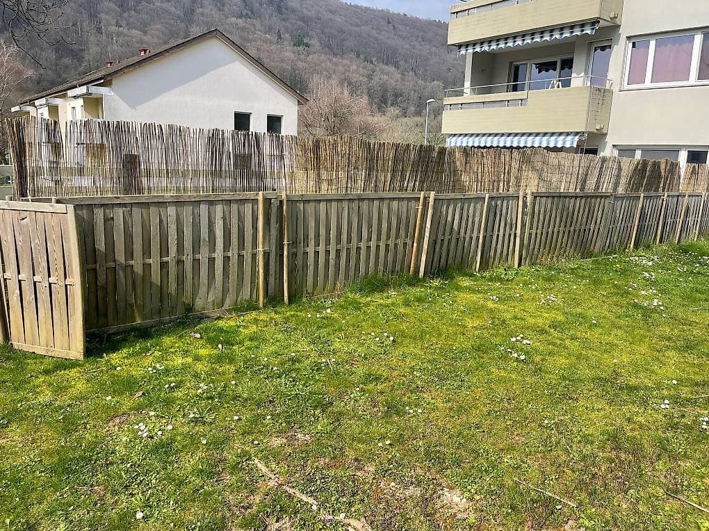 8 Holzzaun-Elemente 180 x 98 cm inkl. Pfosten zu verschenken