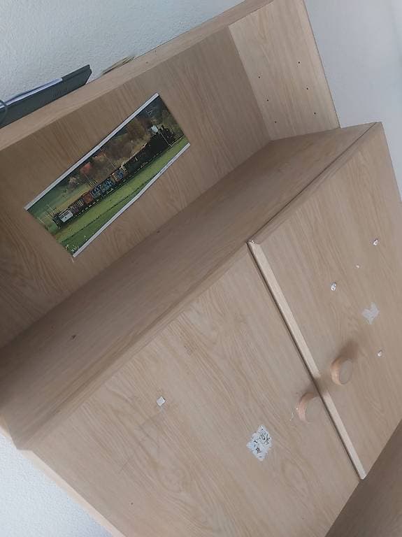 Schrank aus Massivholz