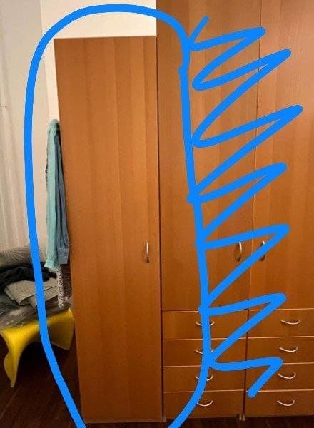 Wardrobe / Kleiderschrank (kleinerer Teil)