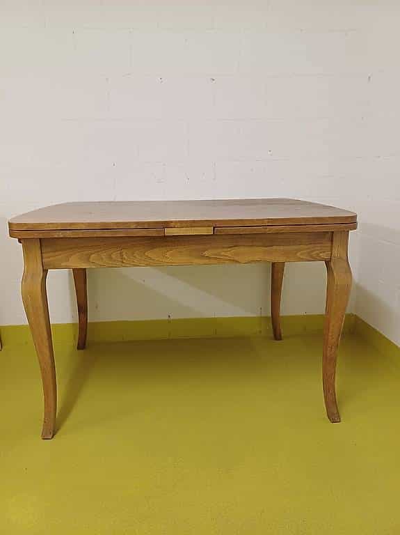 Holztisch