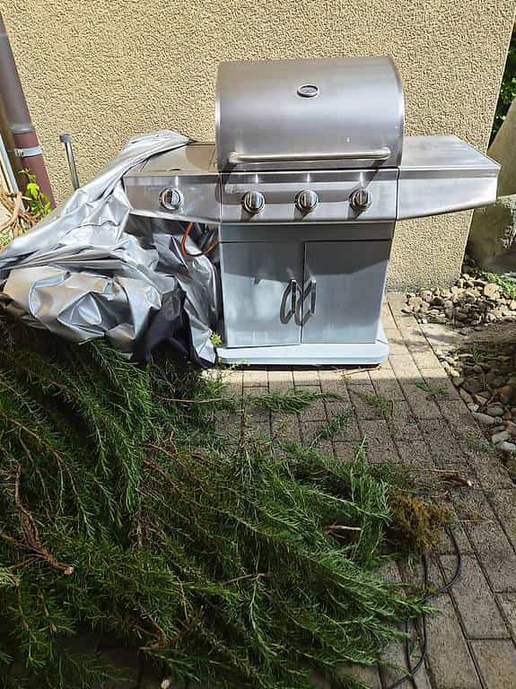 Schöner Grill zu verschenkenSiebnen