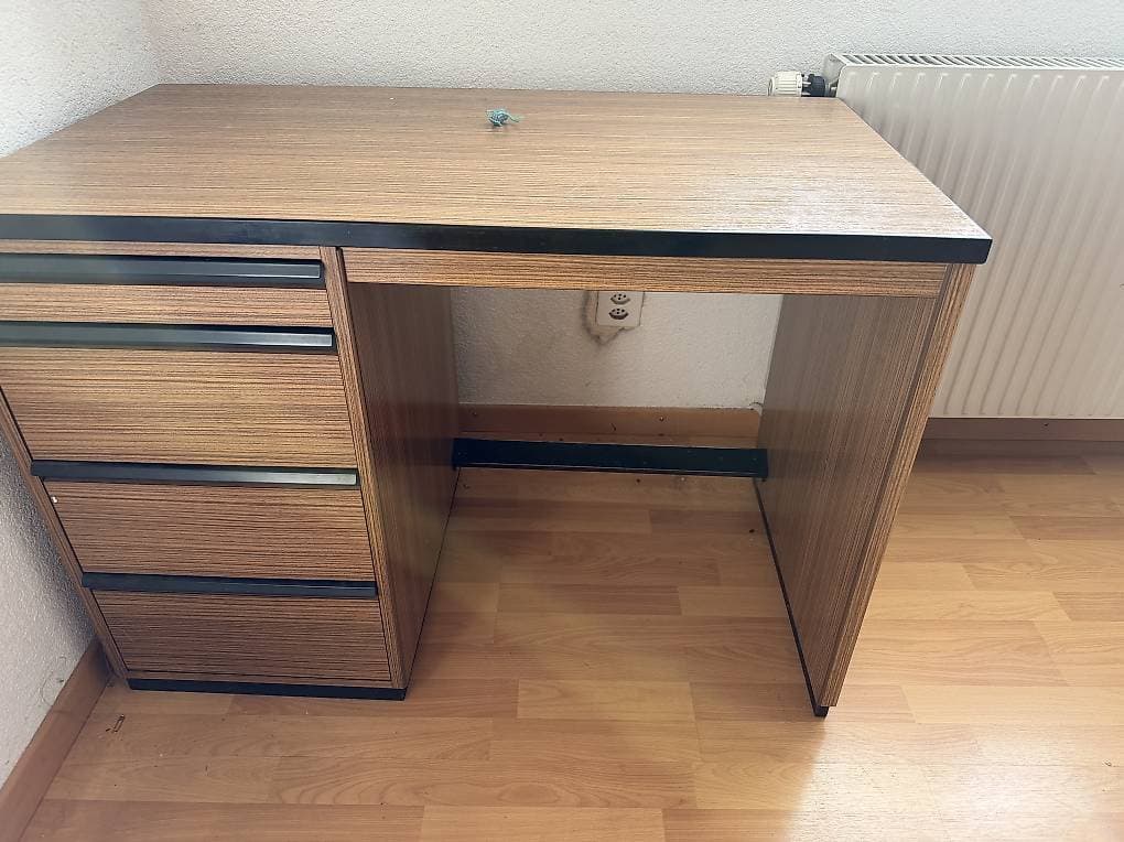 Schreibtisch gratis