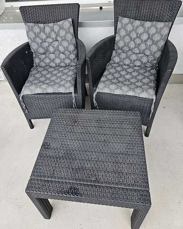 Gartenmöbel / Balkonmöbel (2 Stühle / 1 Tisch)