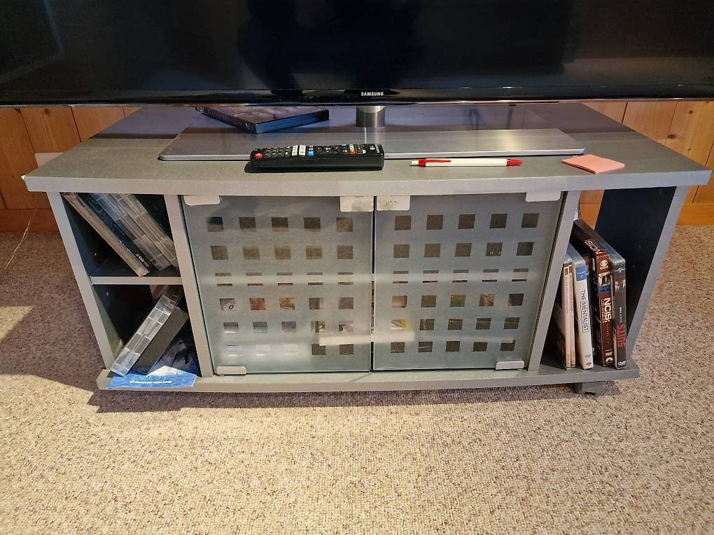 TV-Möbel auf Rollen