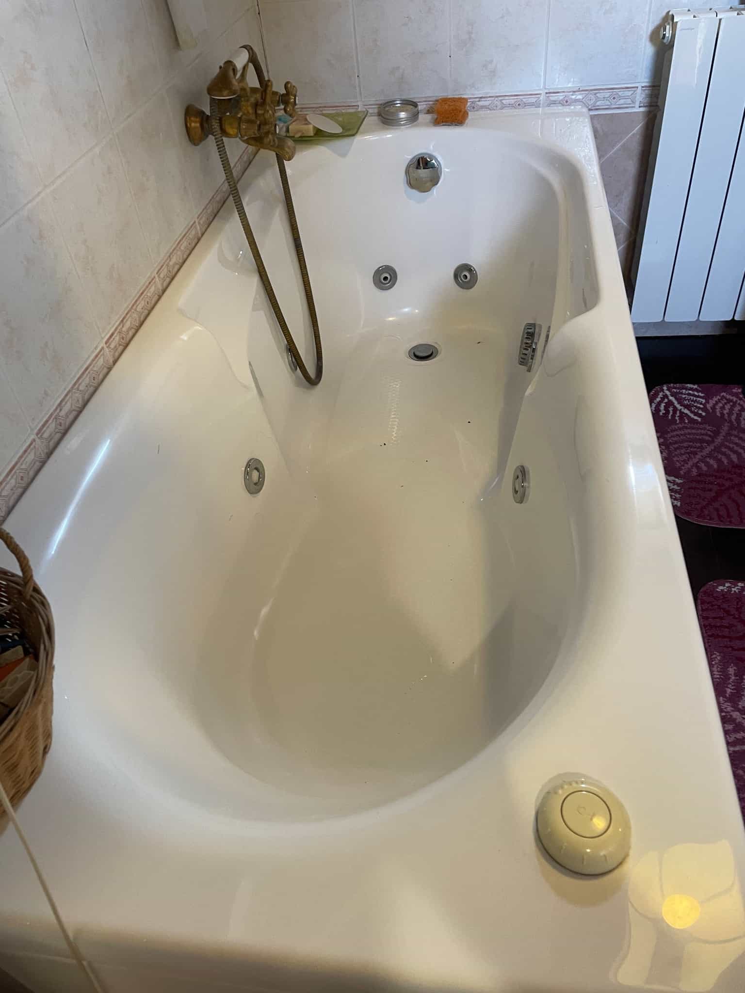 regalo vasca idromasaggio/ usato poco / claudio 0763435504/ Novzzano
