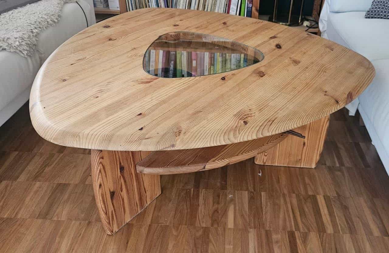 Couchtisch aus Vollholz (Kiefer)