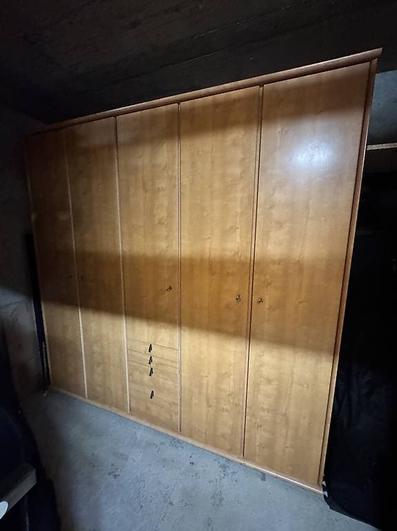 Grande armoire, bon état
