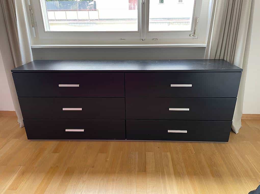 Commode noire bon état à donner