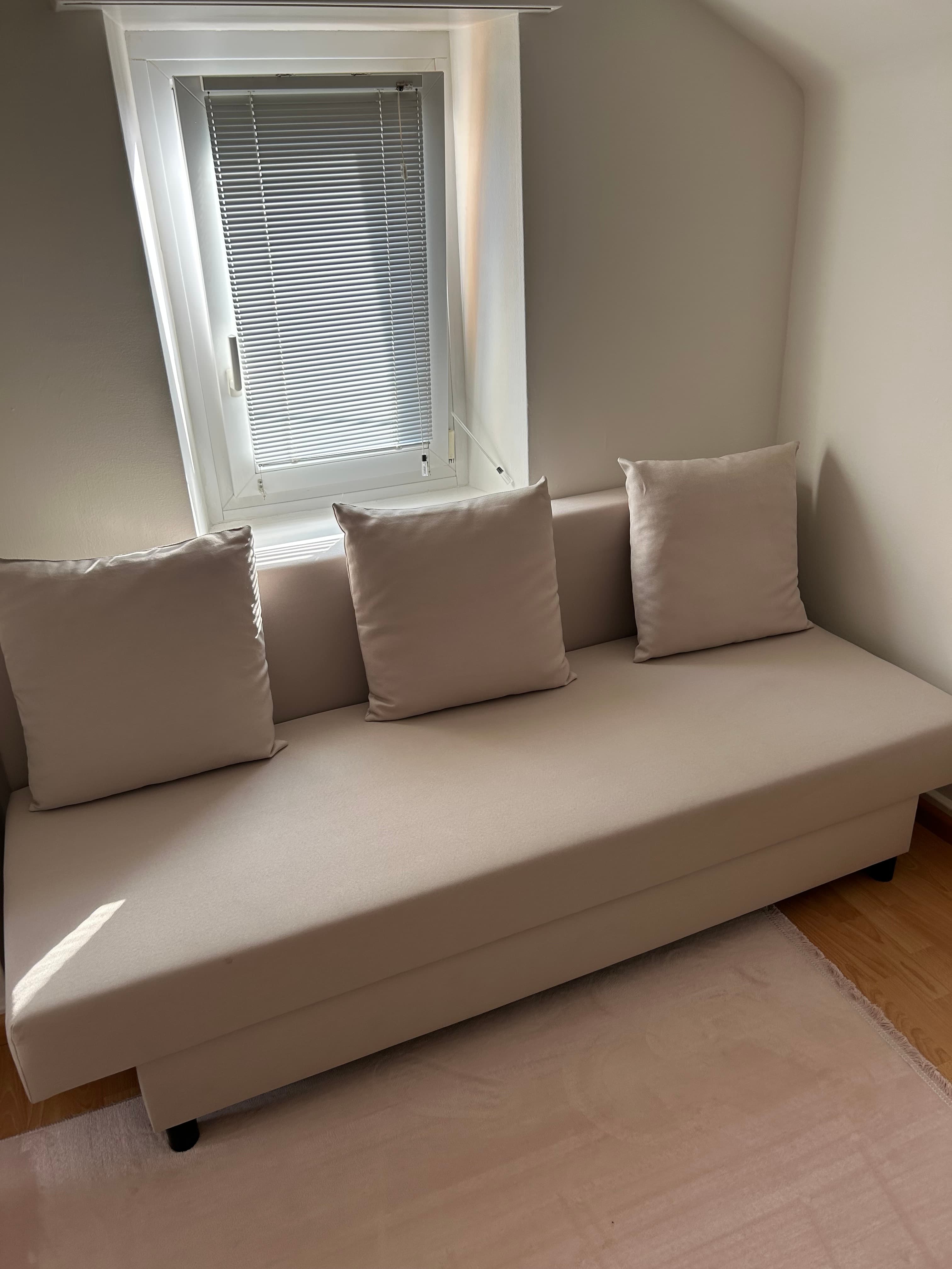 Sofa,Esstisch,2 kleine tische