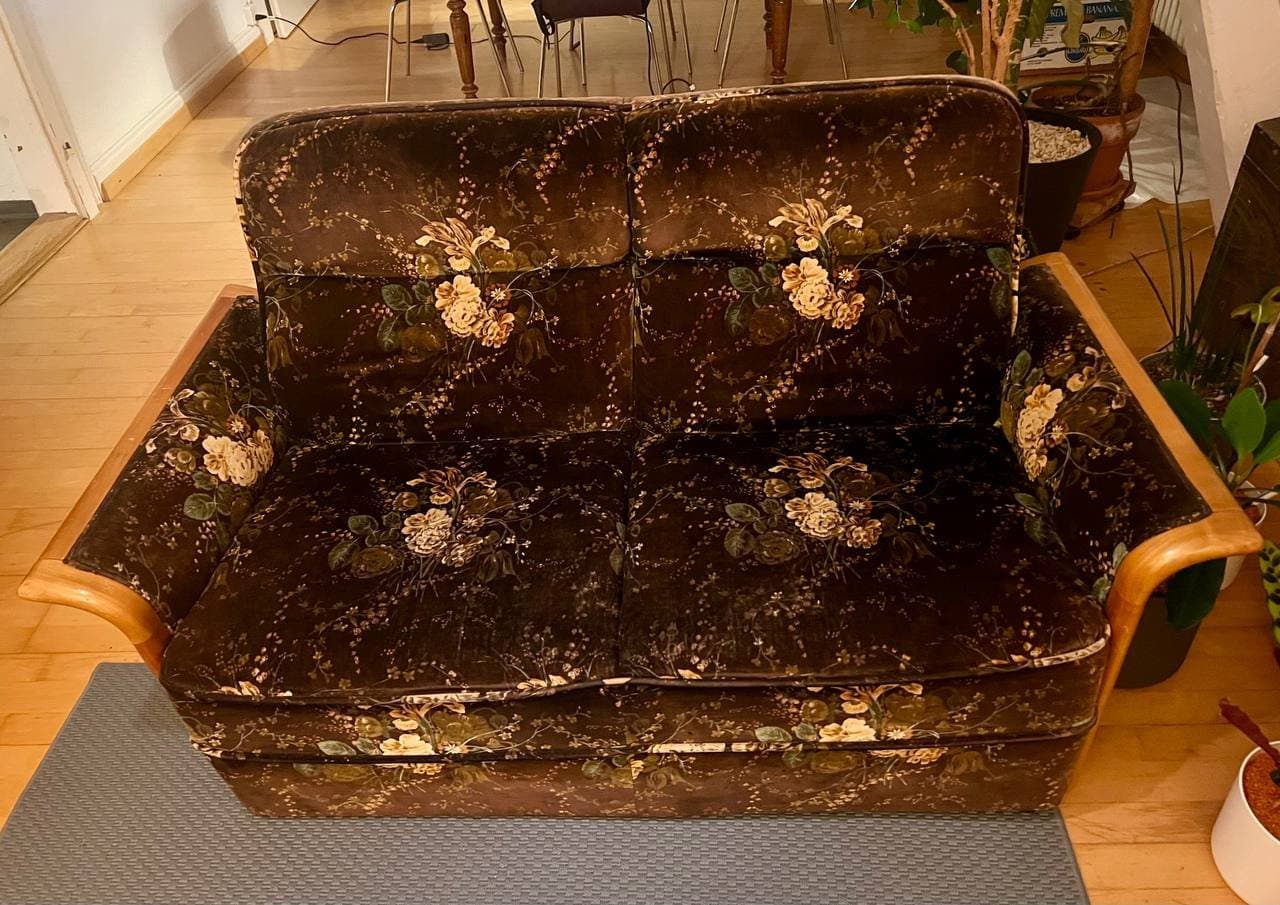Sofa - Braun mit Blumenmuster