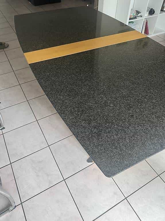 Granit Tisch