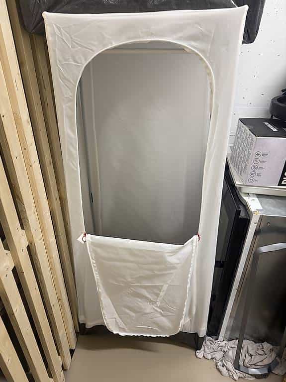 Kleiderschrank Gratis für den Keller