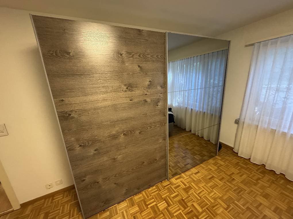 Kleiderschrank gratis abzugeben (Selbstabholung)