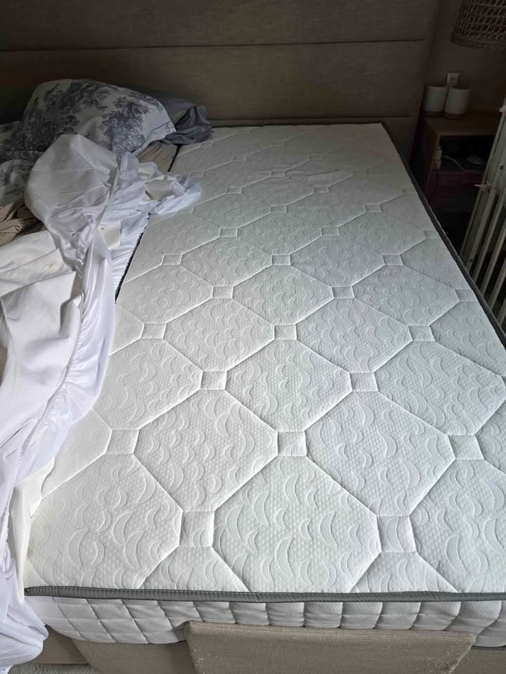 GRATIS Matratze ca 2 jährig 90x200cm