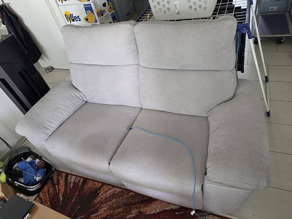 2er und 3er Sofa abzugeben