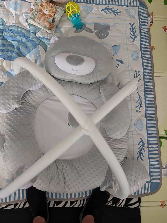 baby Bär spielbogen krabbeldecke