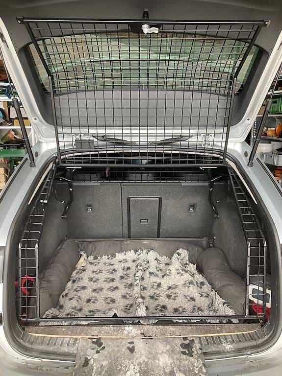 Neuwertiges Hundeschutzgitter für Skoda Octavia Combi 2024