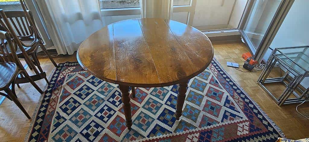 Table ronde en bois avec rallonge style ancien